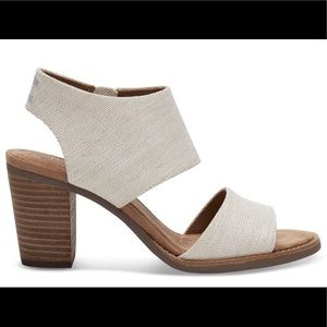Toms Majorca Cutout Canvas Sandal in Natural size 8.5